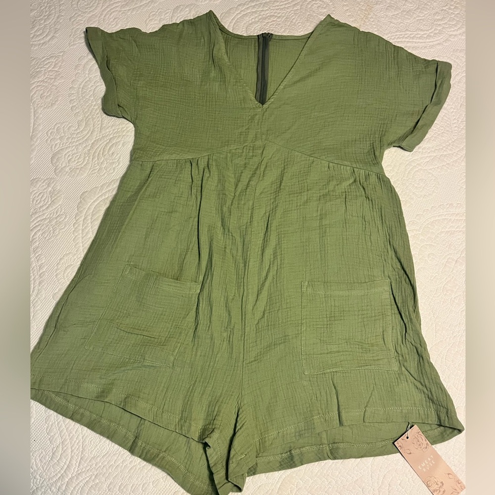Emery Rose Romper NWT Large